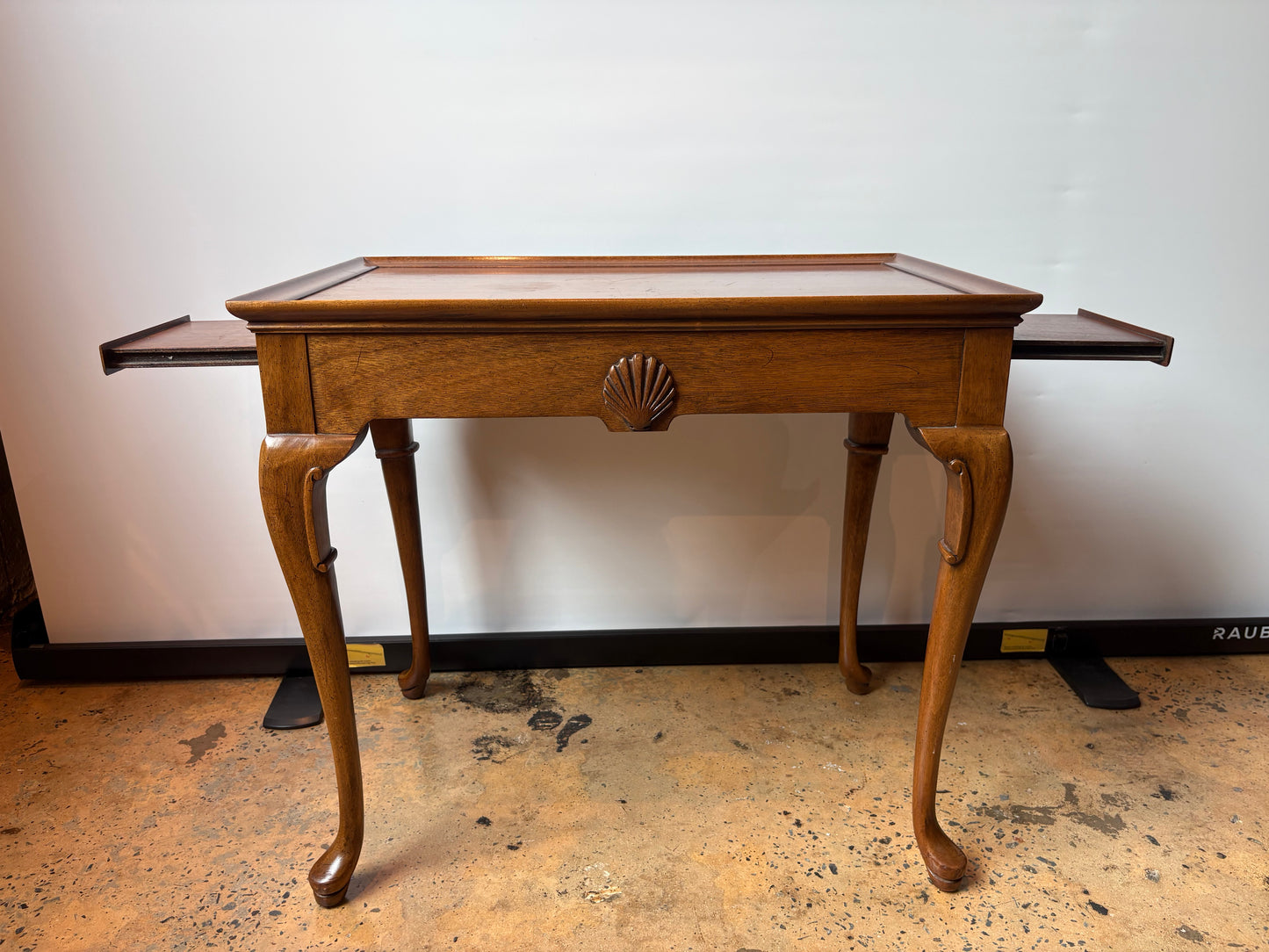 1950'S MAHOGANY QUEEN ANNE TEA TABLE