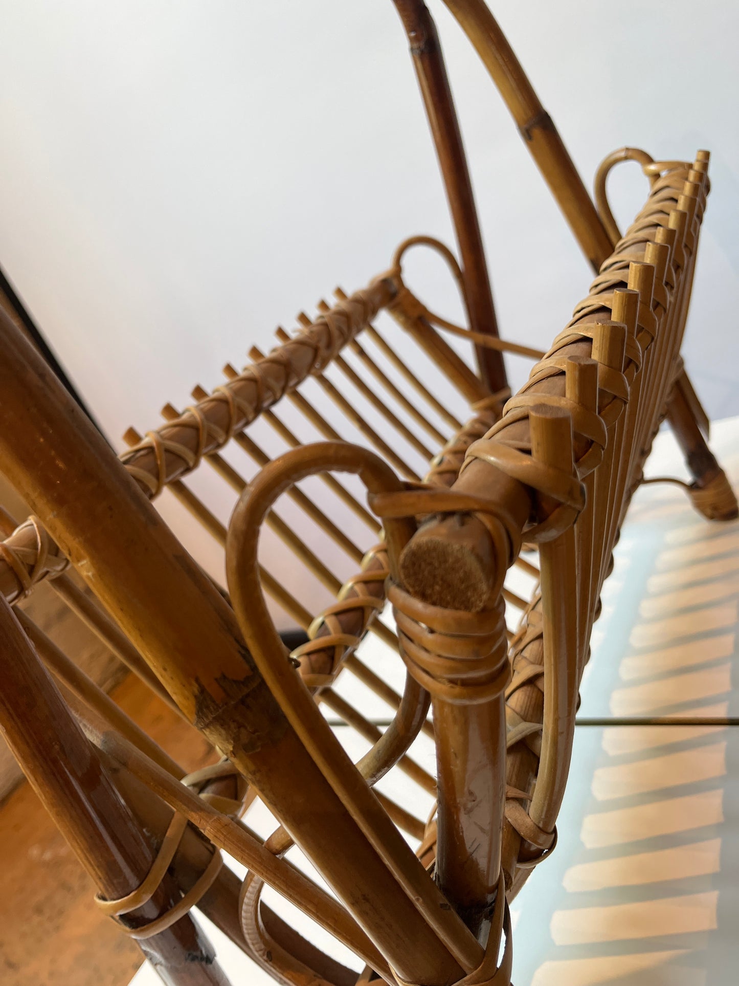 ITALIAN NEWSPAPER RACK