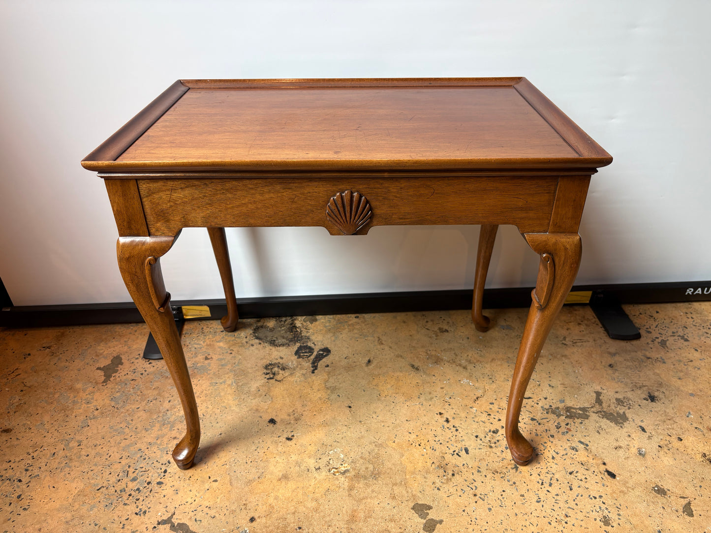 1950'S MAHOGANY QUEEN ANNE TEA TABLE