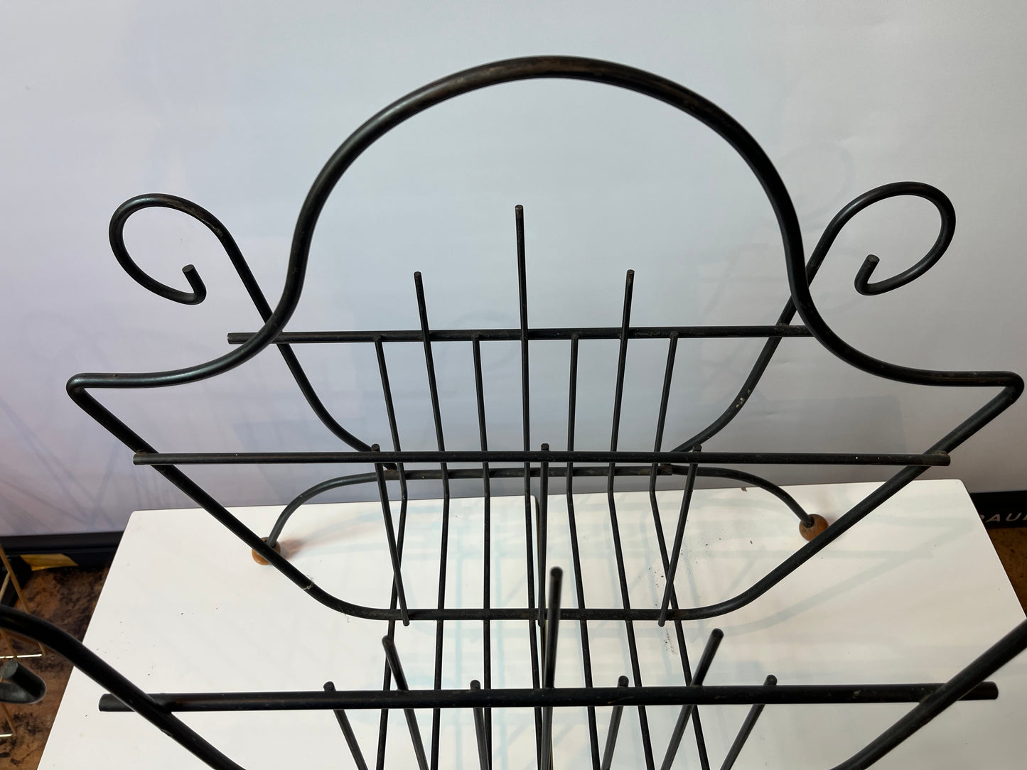 VINTAGE IRON MAGAZINE RACK