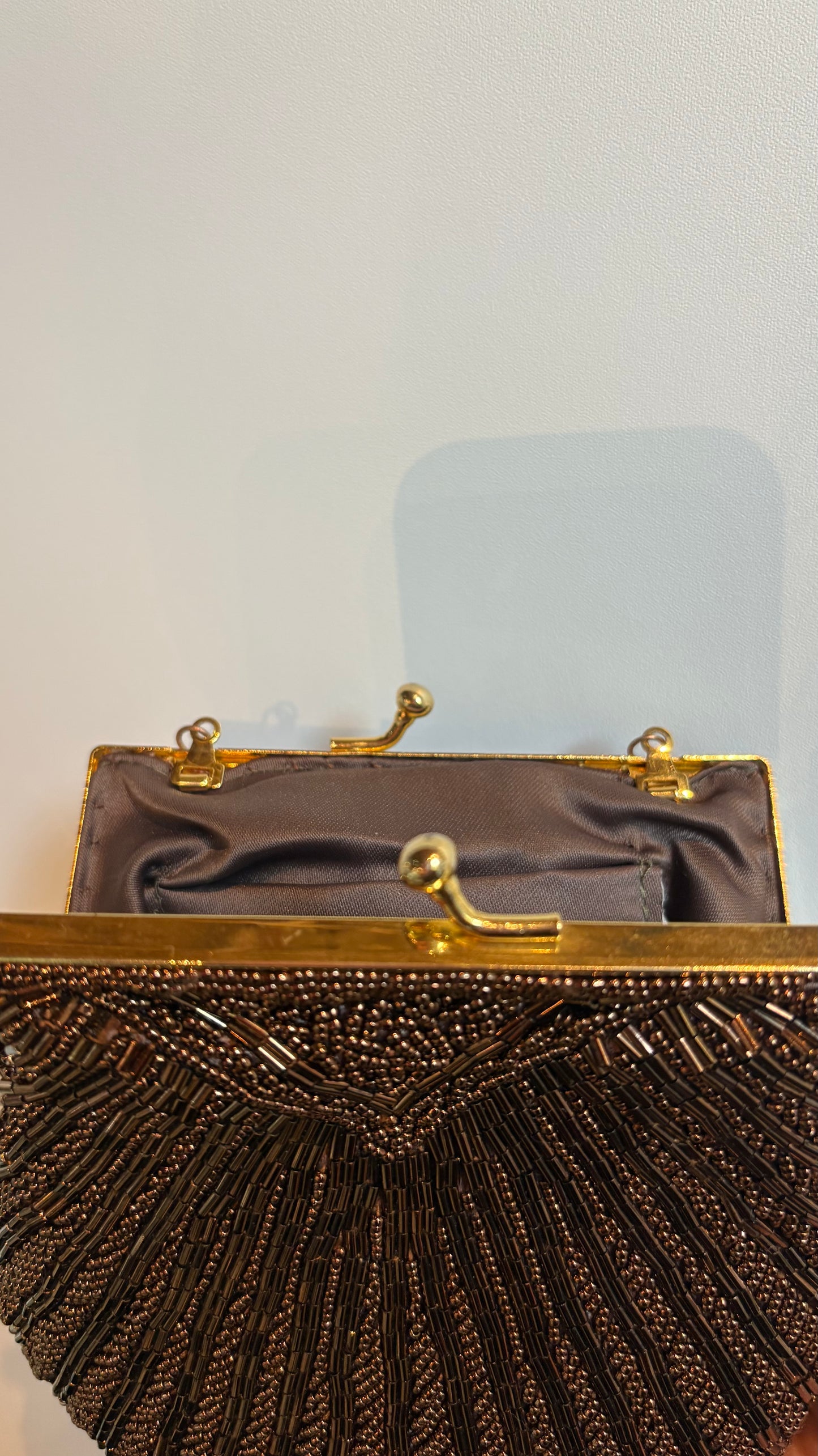 BRONZE BEADED CLAMSHELL