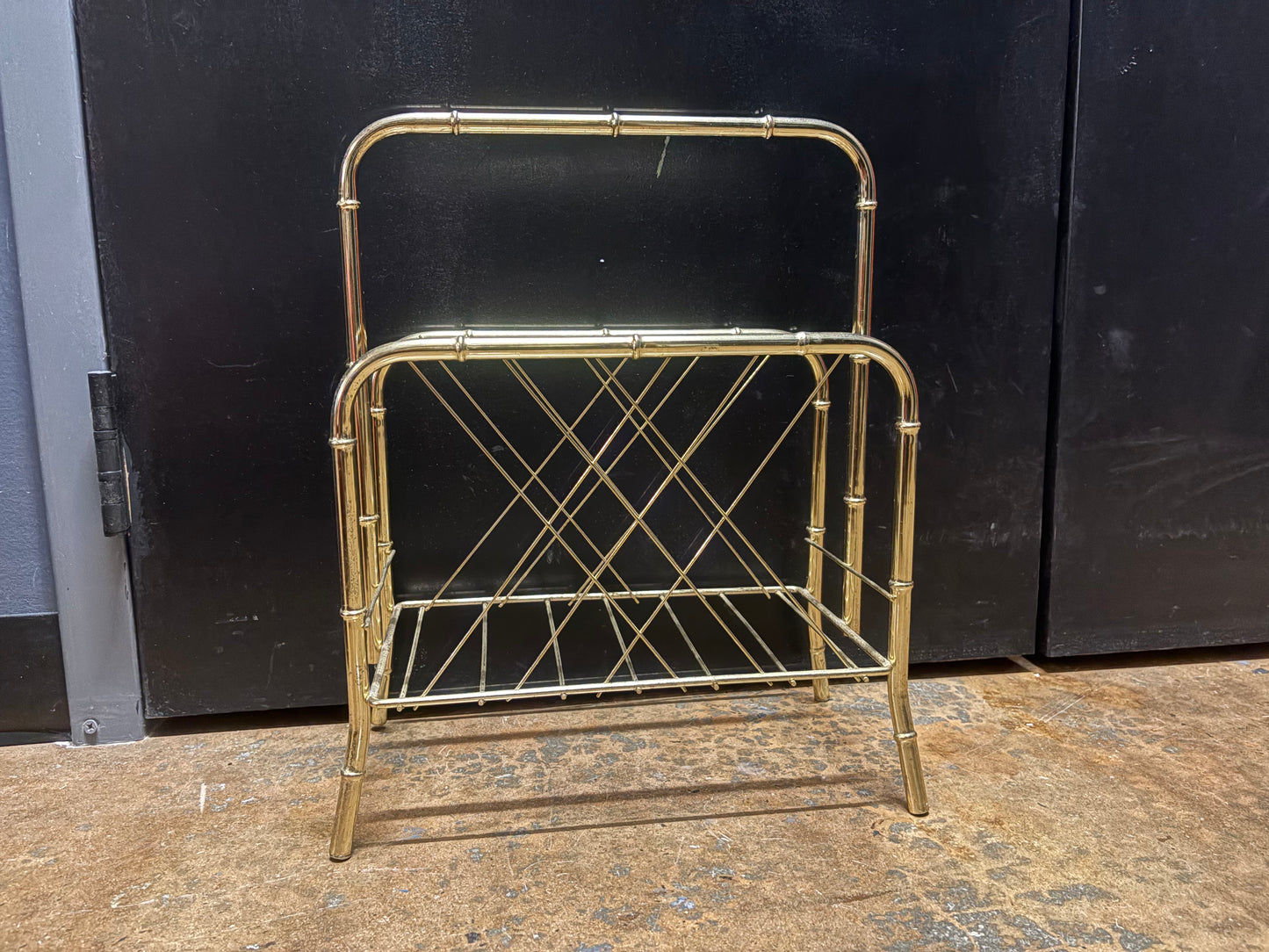 REGENCY BRASS/BAMBOO MAG RACK