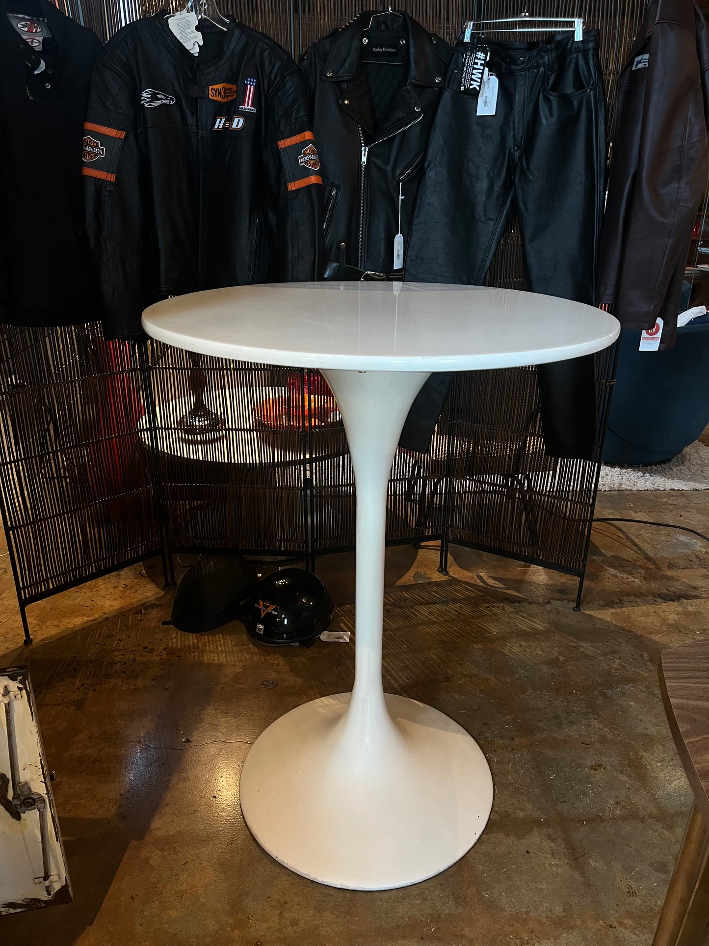 KNOLL STYLE TULIP DINETTE TABLE