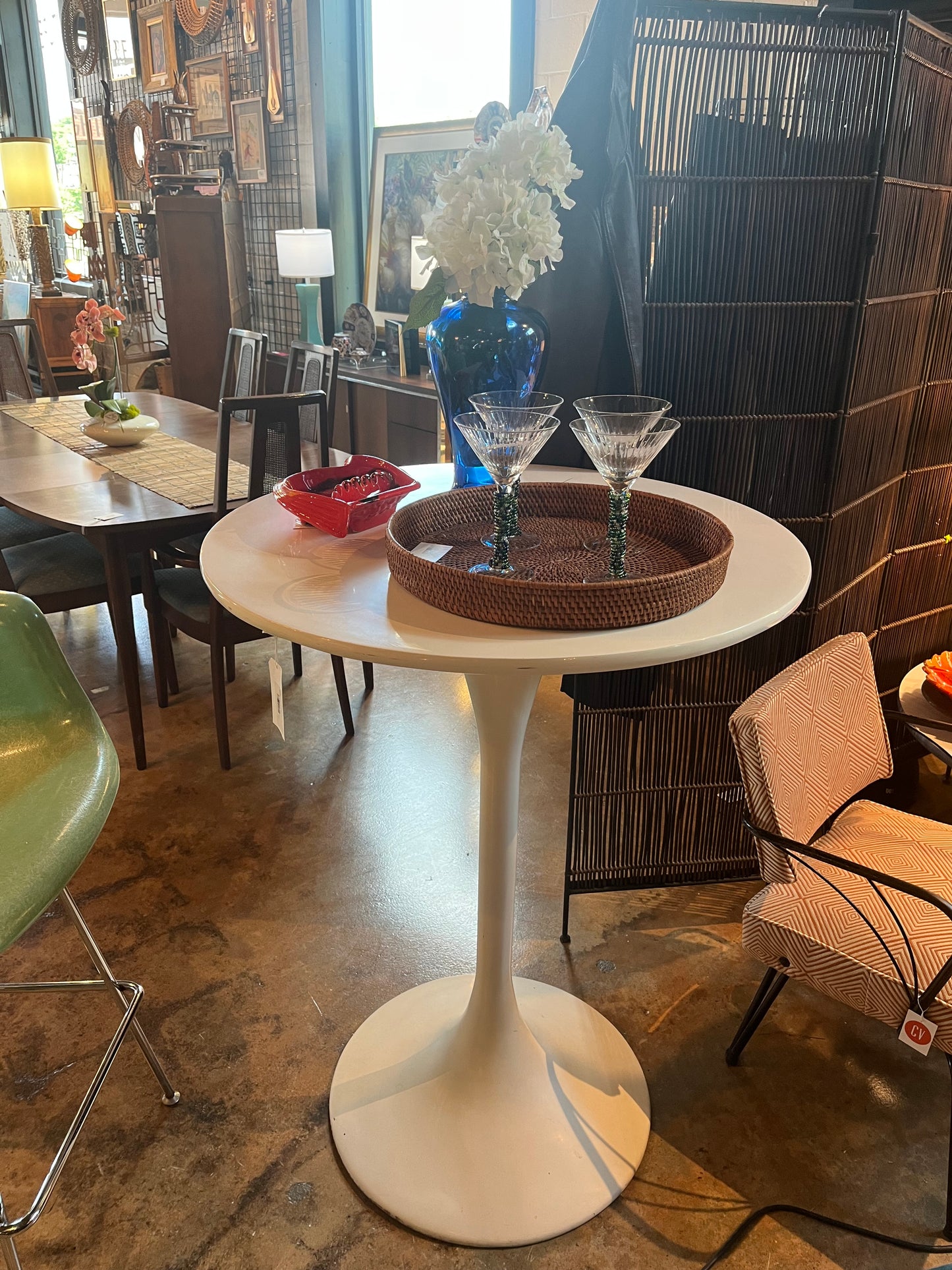 KNOLL STYLE TULIP DINETTE TABLE