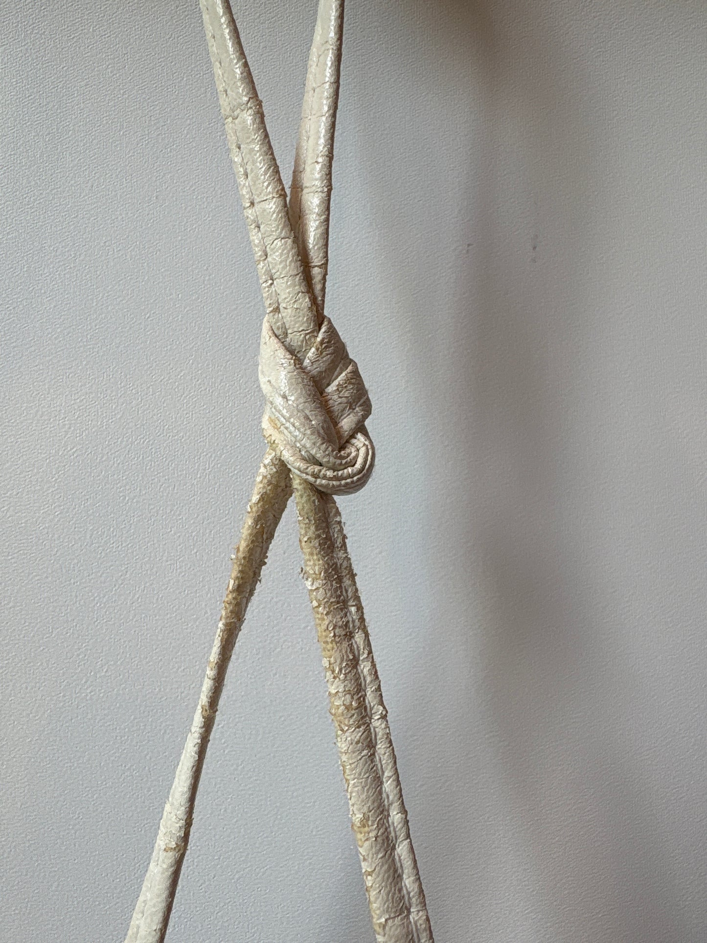 WHITE METAL MESH PURSE