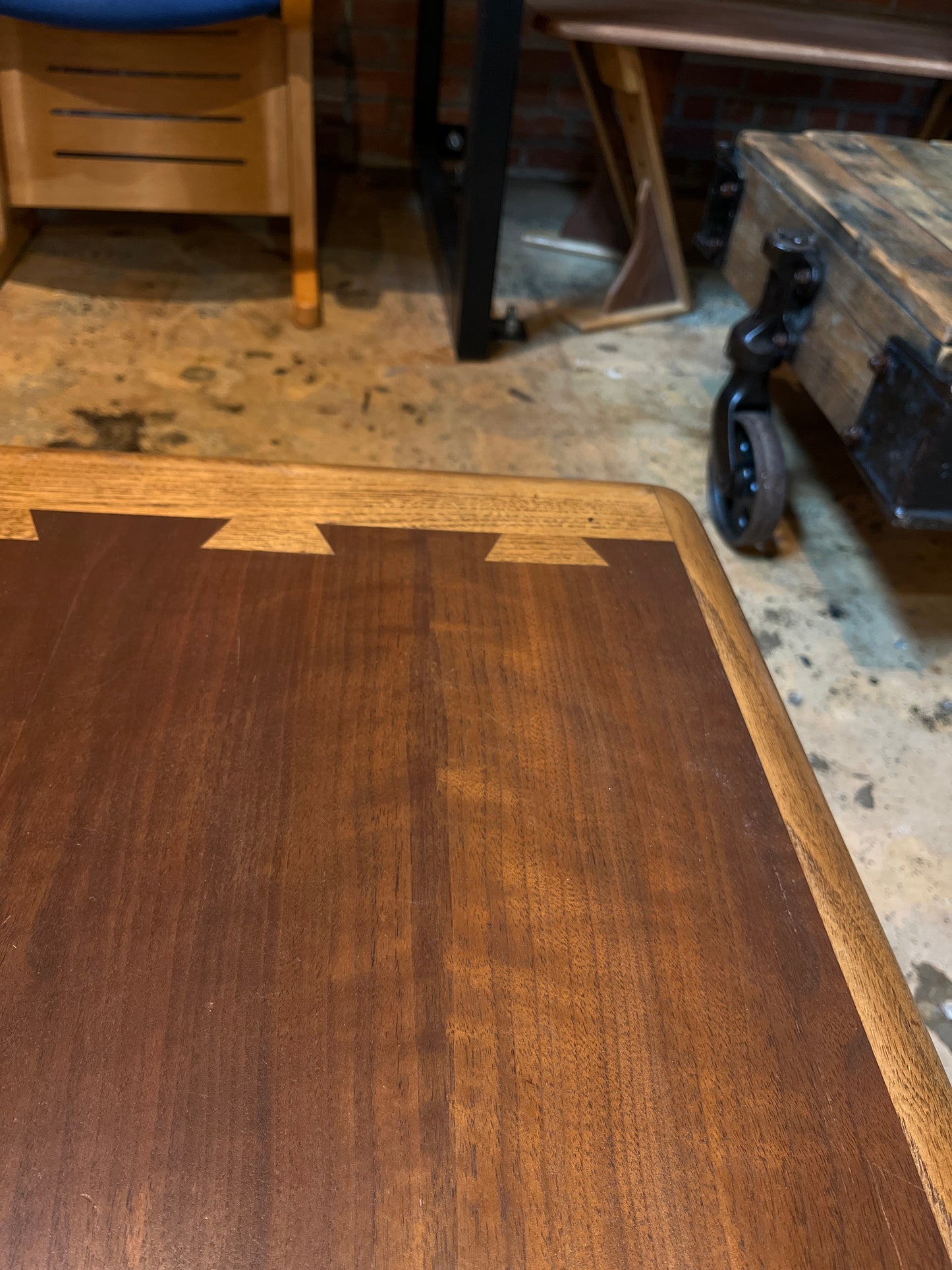 VINTAGE LANE ACCLAIM COFFEE TABLE