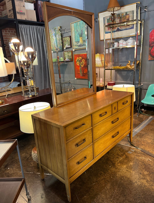 DREXEL MERIDIAN DRESSER