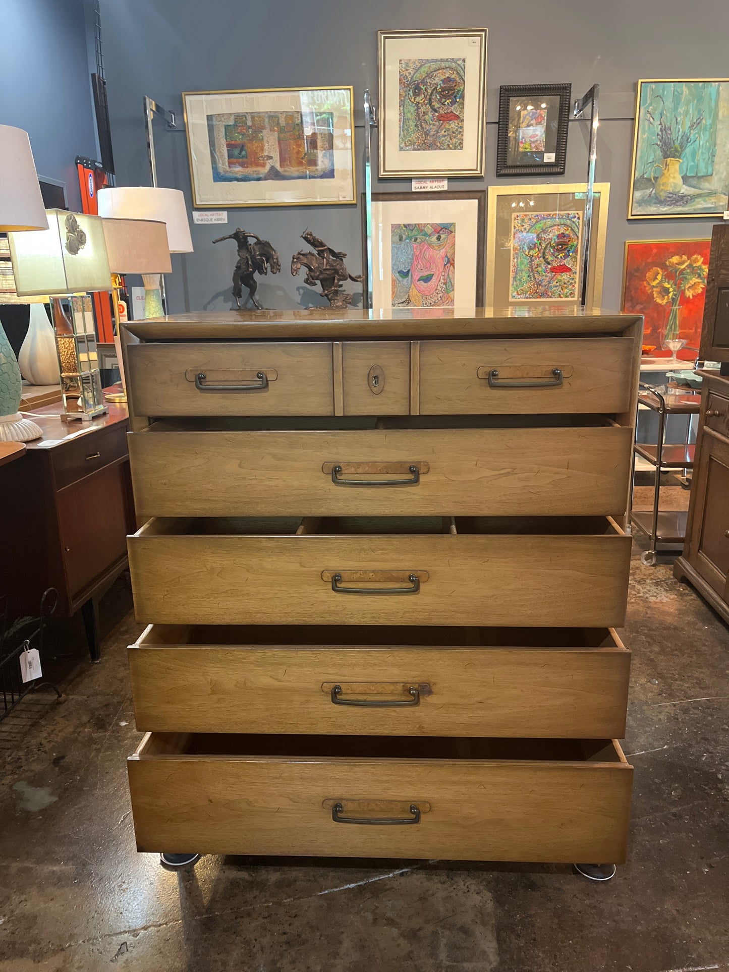 DREXEL MERIDIAN DRESSER/CHEST OF DRAWERS