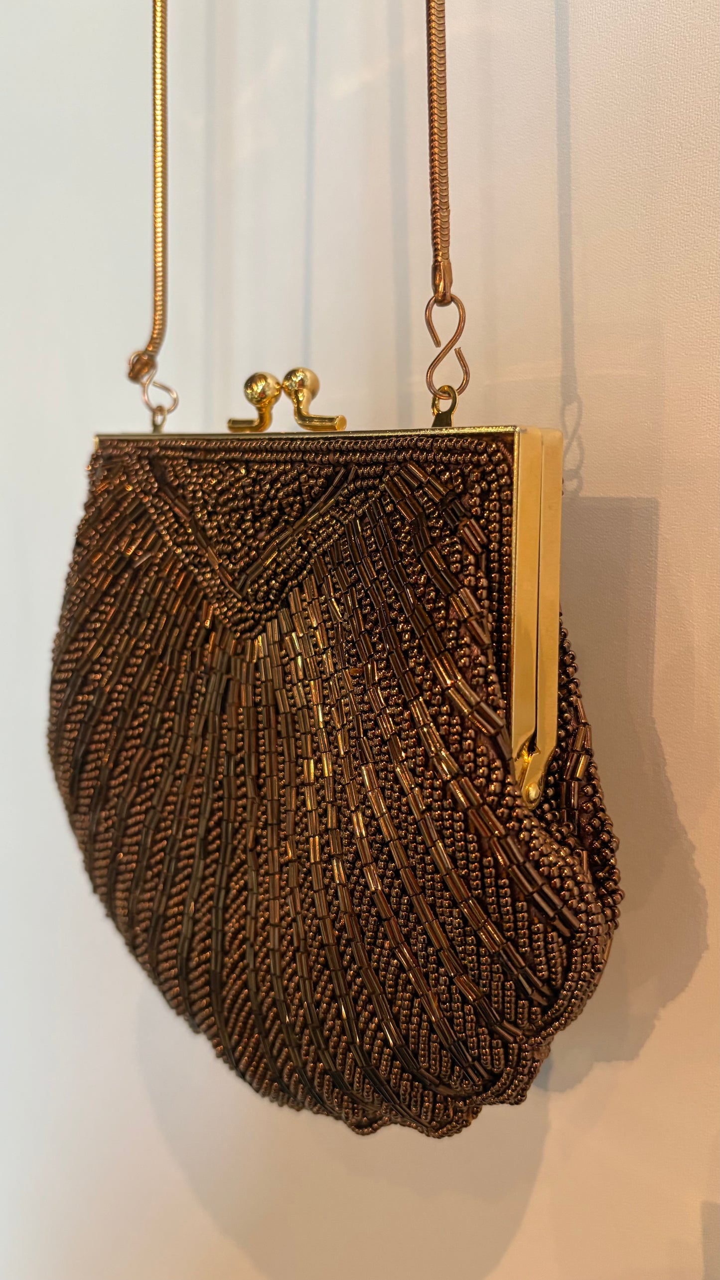 BRONZE BEADED CLAMSHELL