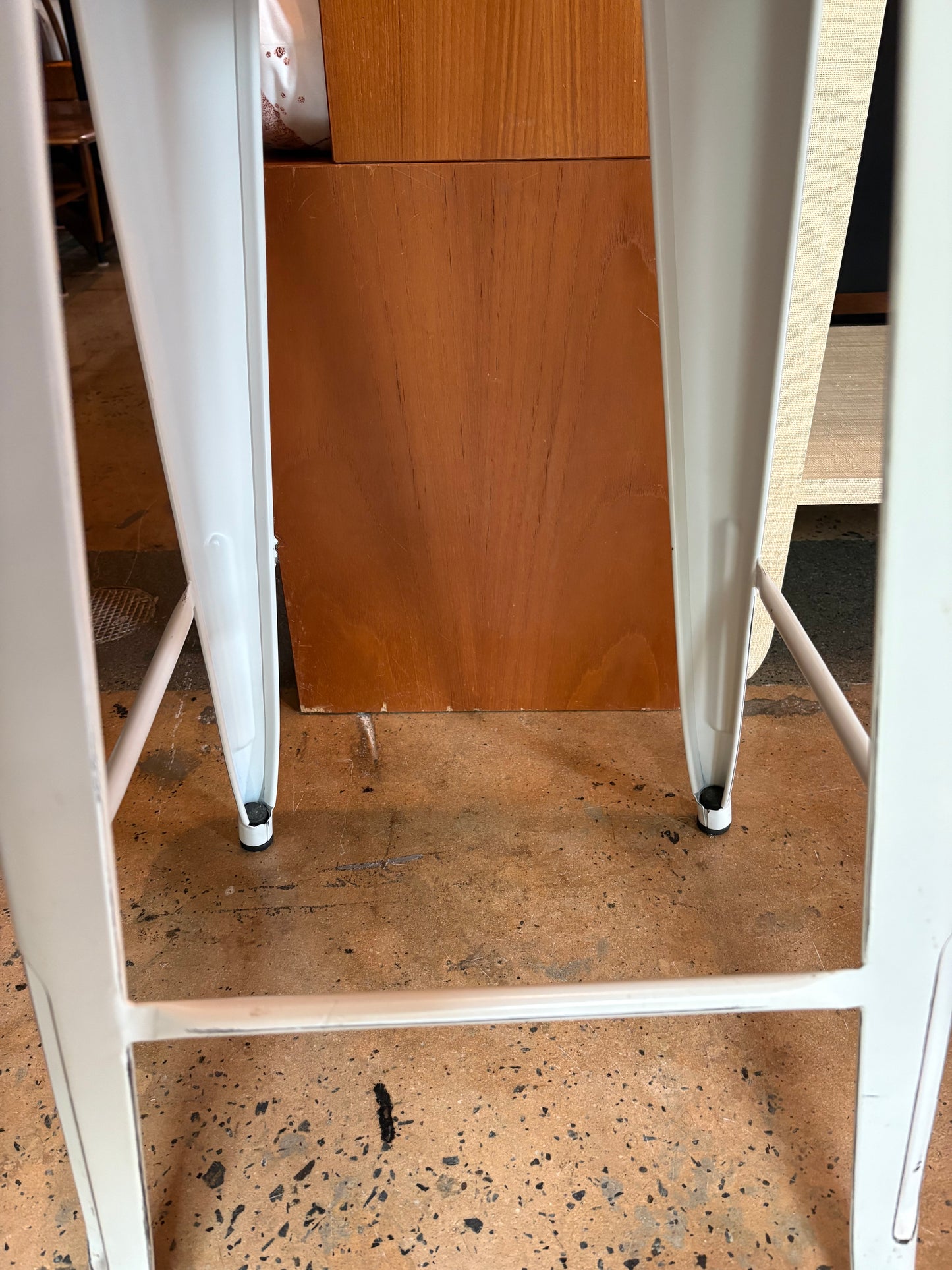 PR OF WHITE METAL 30" BARSTOOLS