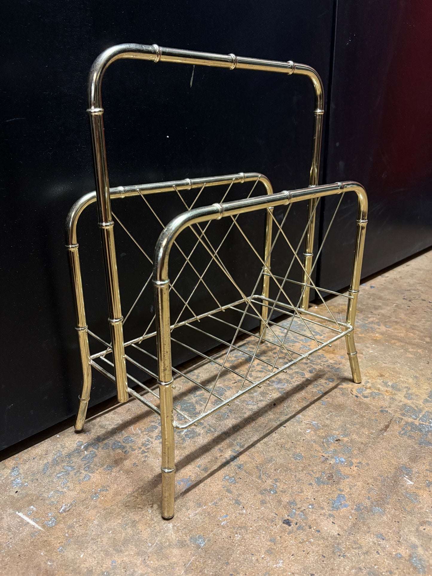 REGENCY BRASS/BAMBOO MAG RACK