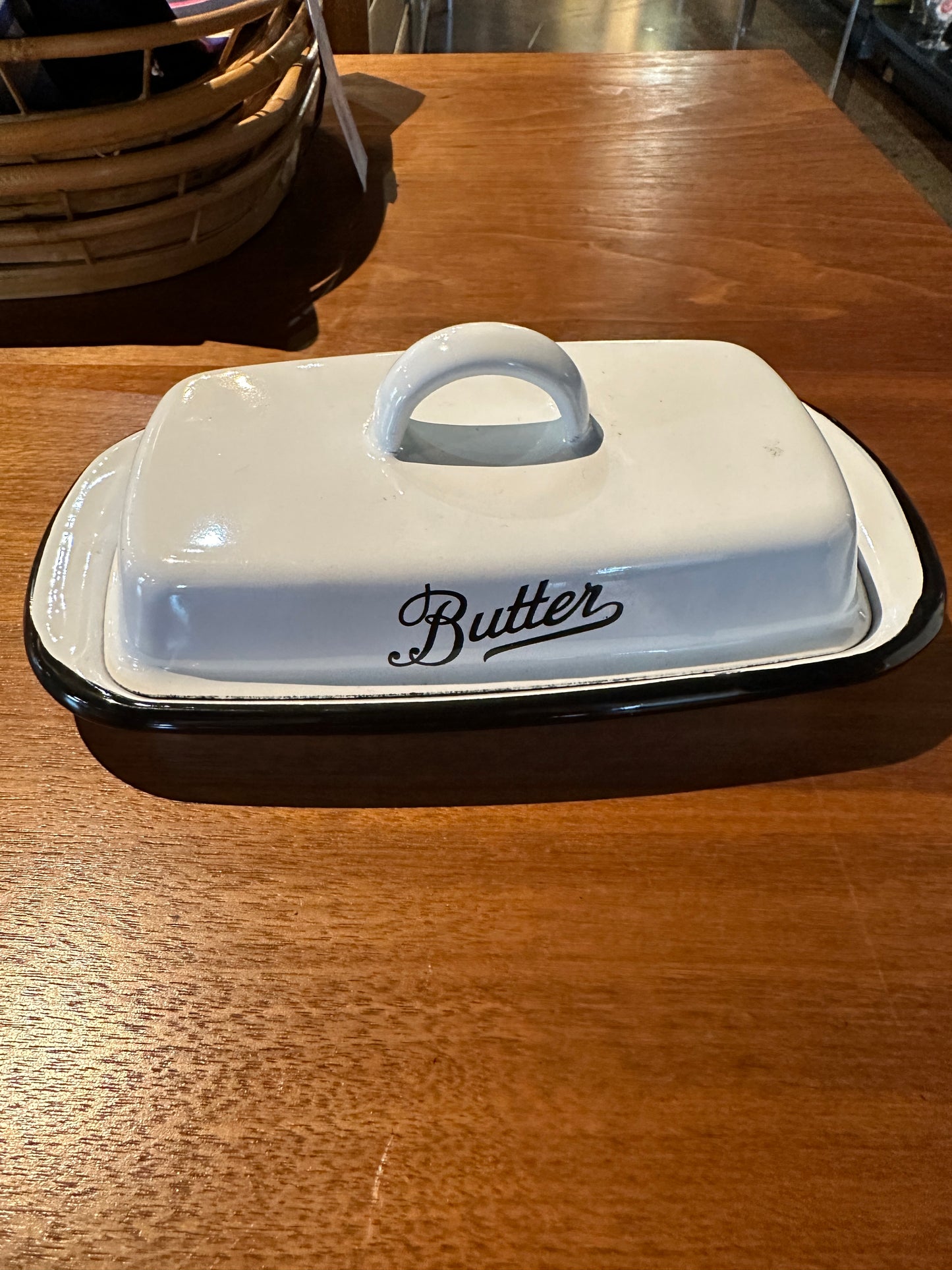 WHITE ENAMEL BUTTERDISH