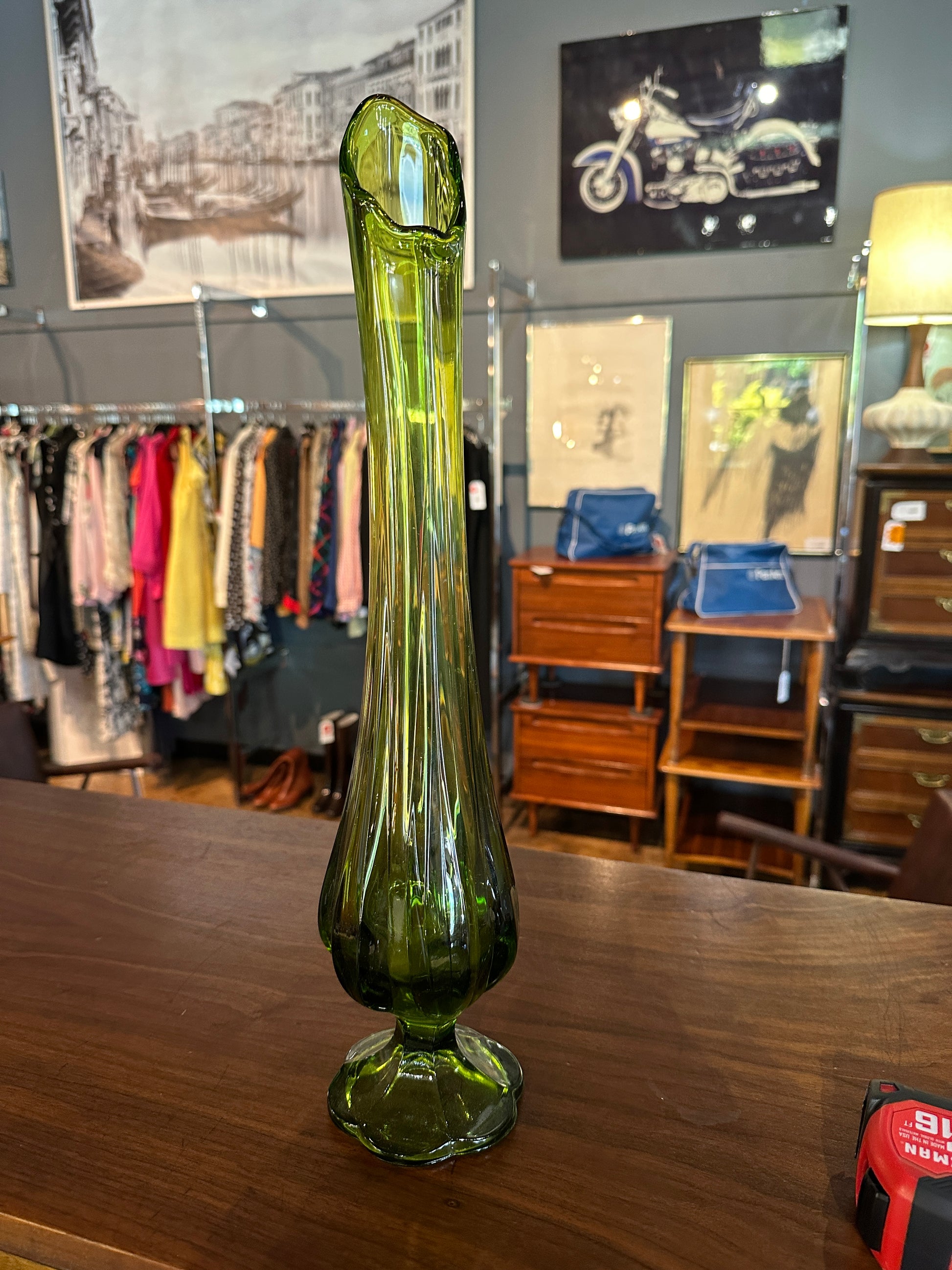 19" GREEN LE SMITH SWUNG VASE