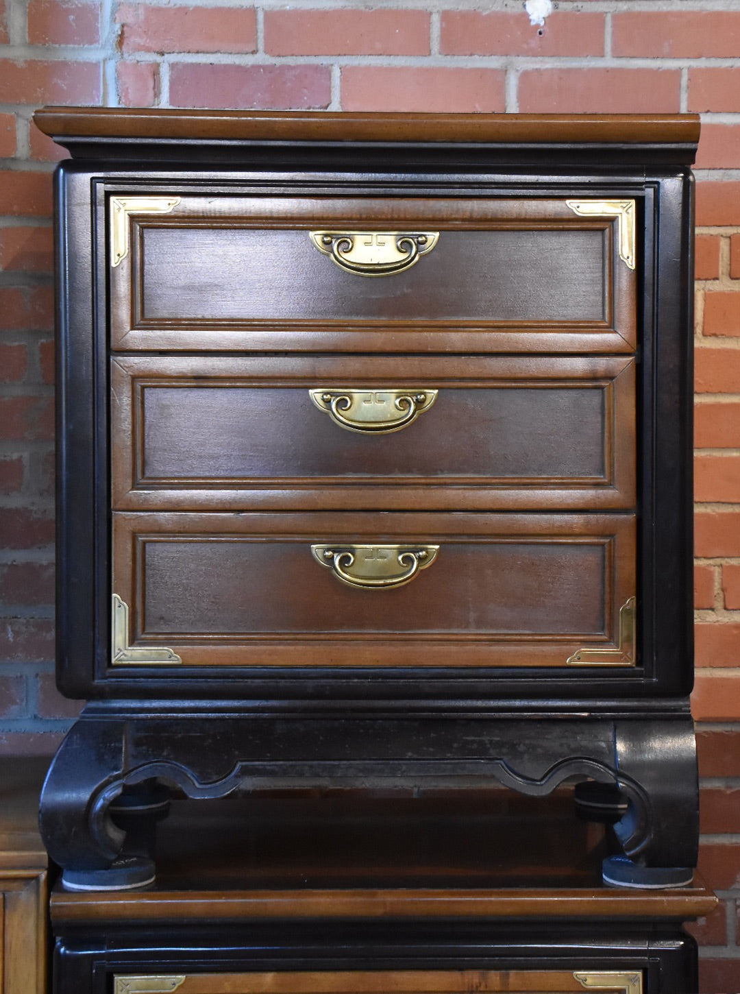 BROYHILL MING DYNASTY CHEST WITH BRASS PULLS